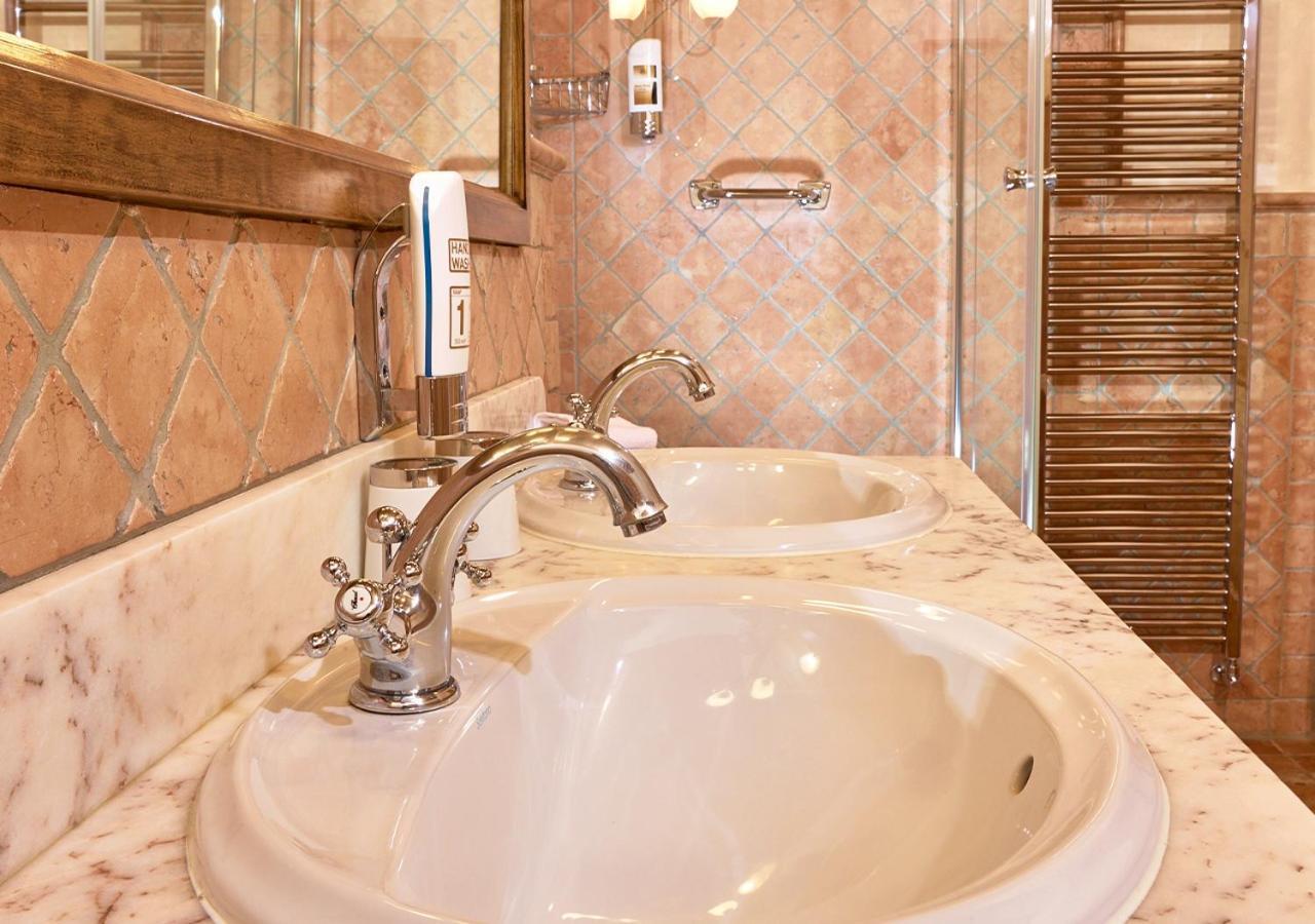 Historik Hotel Gotisches Haus Garni Rothenburg ob der Tauber Luaran gambar